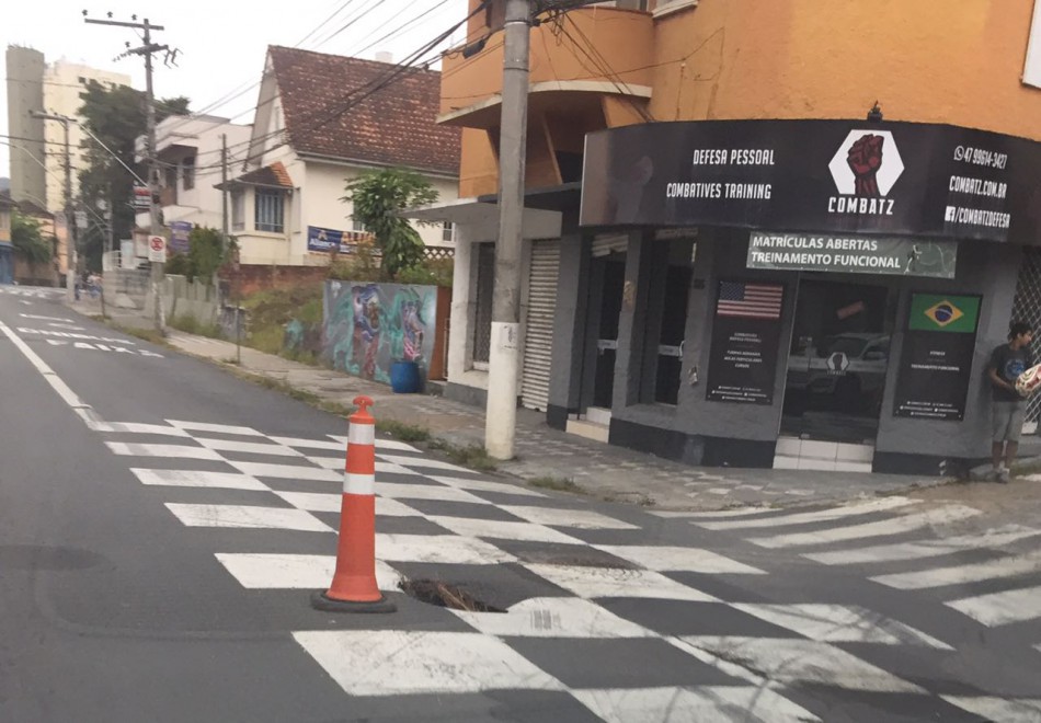 Trecho do corredor de ônibus da Rua São Paulo tem interdição para reparo