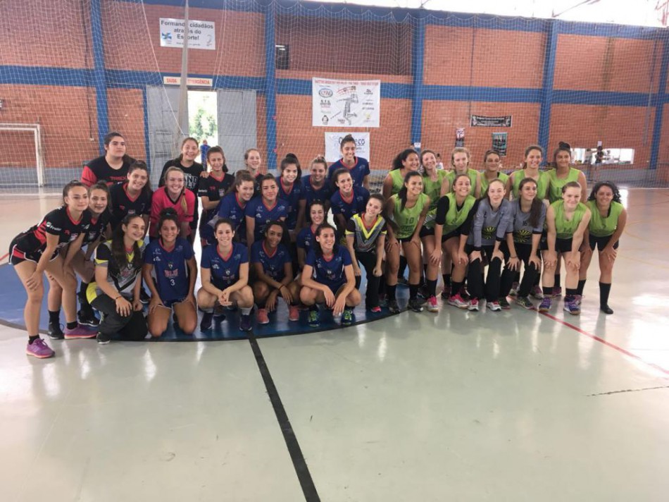 Meninas do basquete e handebol conquistam bons resultados