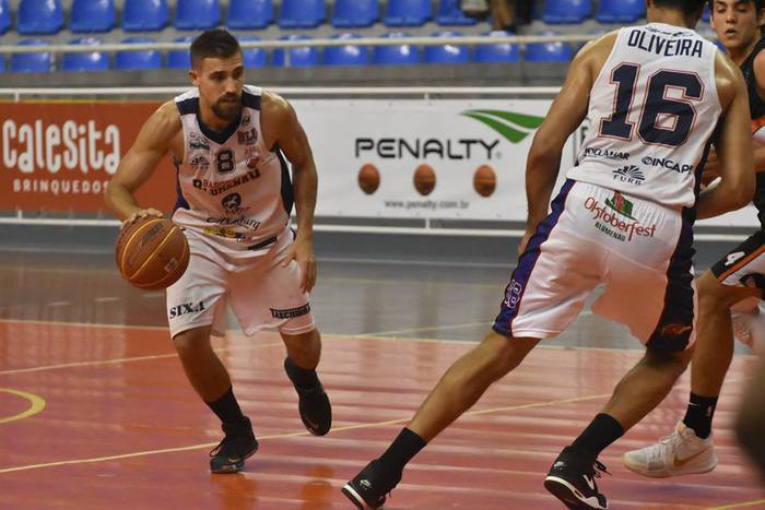 Equipes de Blumenau estreiam em casa pelo Catarinense de Basquete