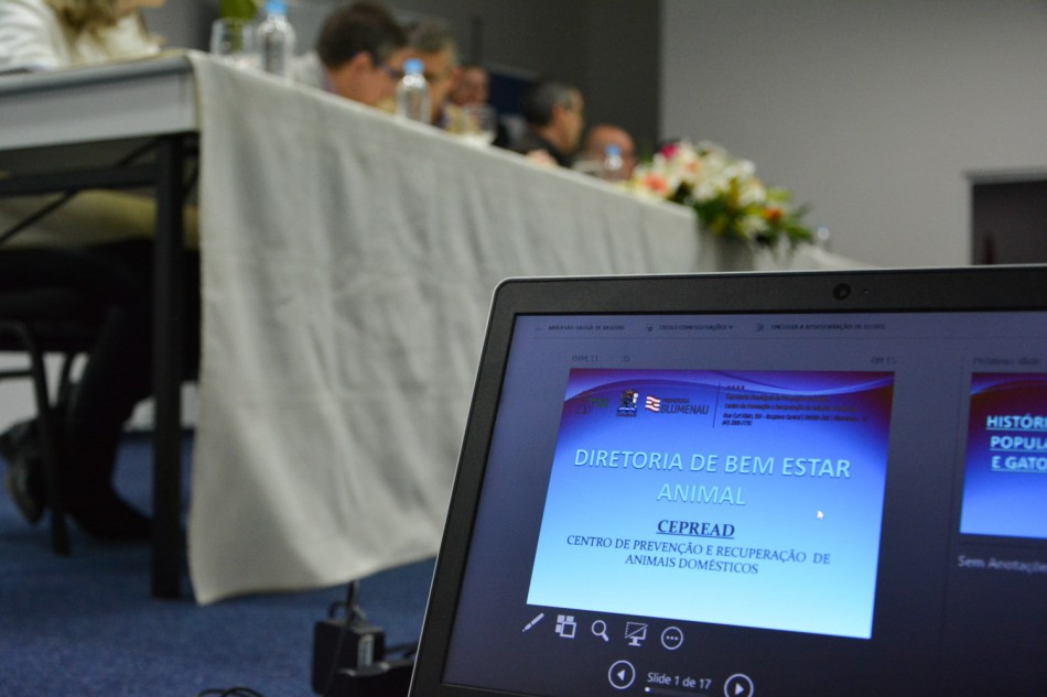 Gestores e comunidade em geral debatem políticas de bem-estar animal