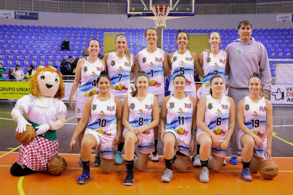Basquete feminino e masculino vencem na estreia do estadual