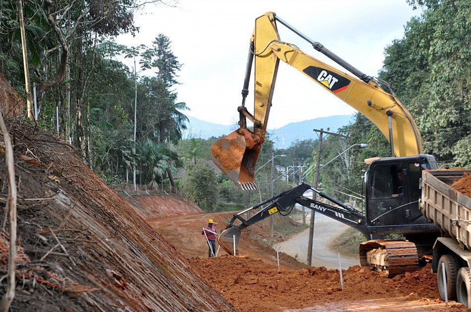 Obras na Rua Arnold Hemmer seguem em ritmo acelerado