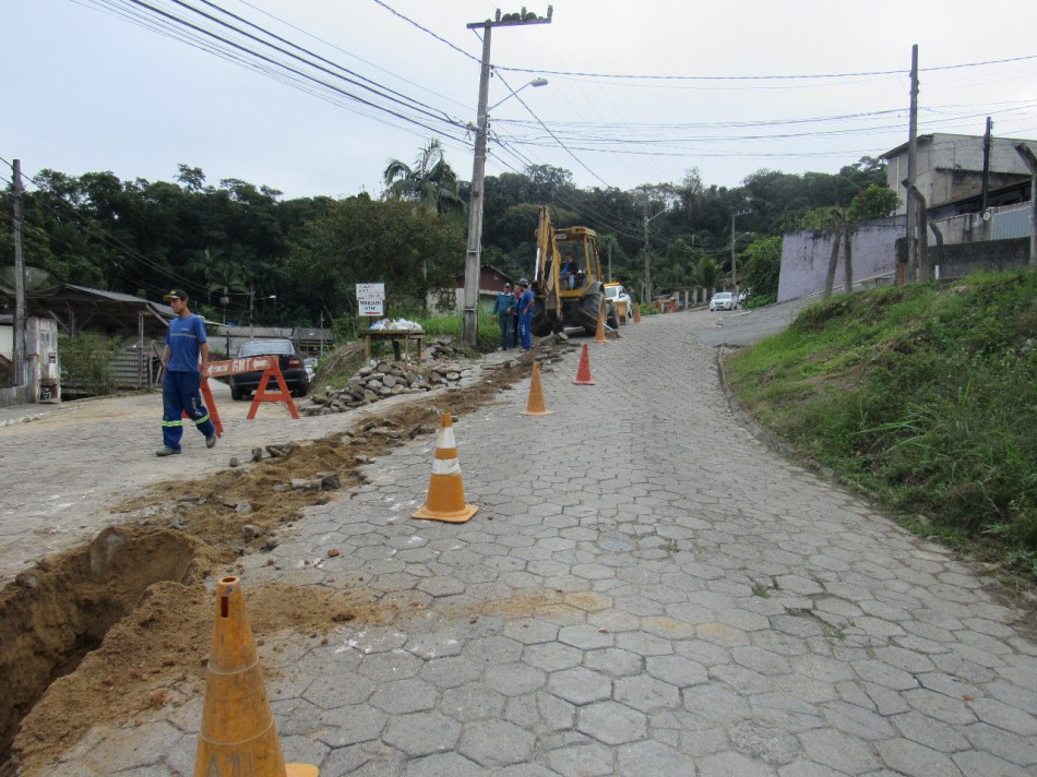 Obras de expansão de rede iniciam na Rua Eça de Queiroz, na Água Verde