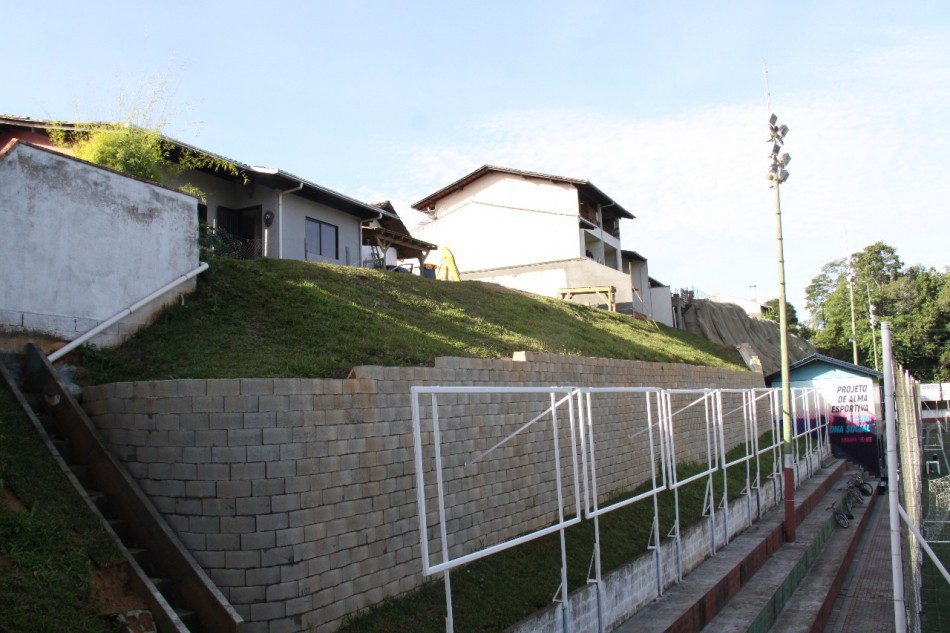 Prefeitura conclui obra de contenção na Rua Carolina Vicentini