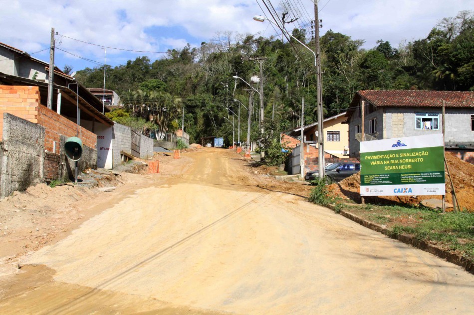 Seinfra faz pavimentação de último trecho da Norberto Seara Heusi