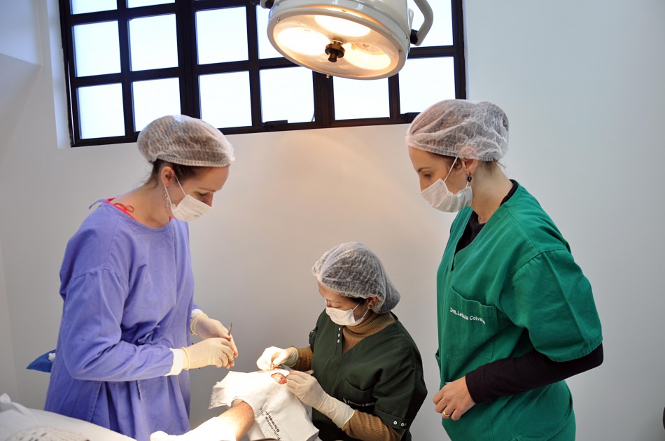 Mutirão de cirurgia dermatológica na Policlínica beneficia população