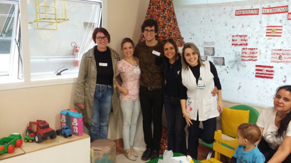 Biblioteca Fritz Müller leva histórias a ambiente hospitalar