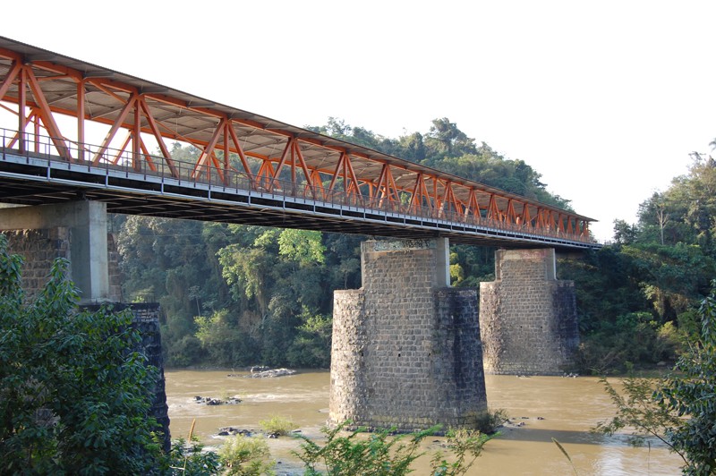 Ponte do Salto passa por limpeza neste fim de semana