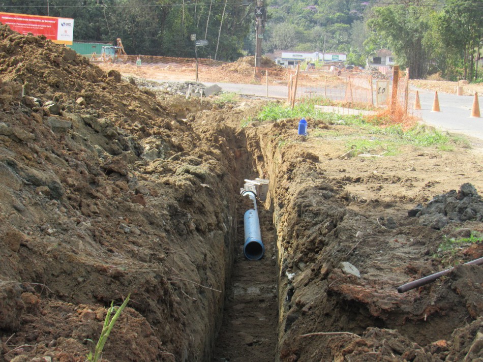 Obras de expansão da rede de água ocorrem na Itoupava Central