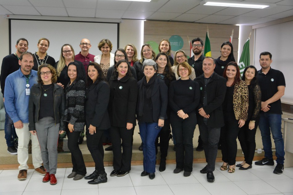Trabalhadores do Sistema Único de Assistência Social se formam em libras