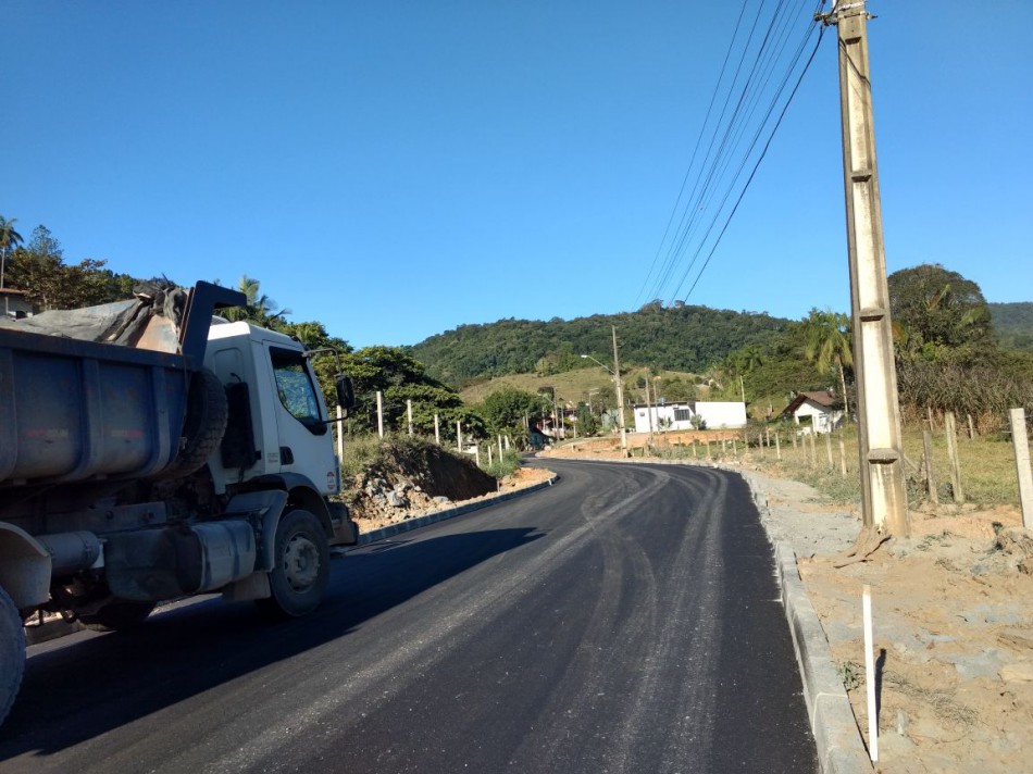 Prefeitura inicia segunda etapa da pavimentação da Rua Wilhelm Knaesel Sênior