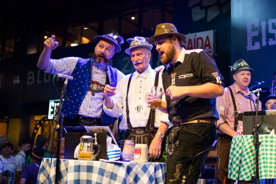 Última semana da Oktoberfest começa com entrada gratuita e show dos Velhos Camaradas