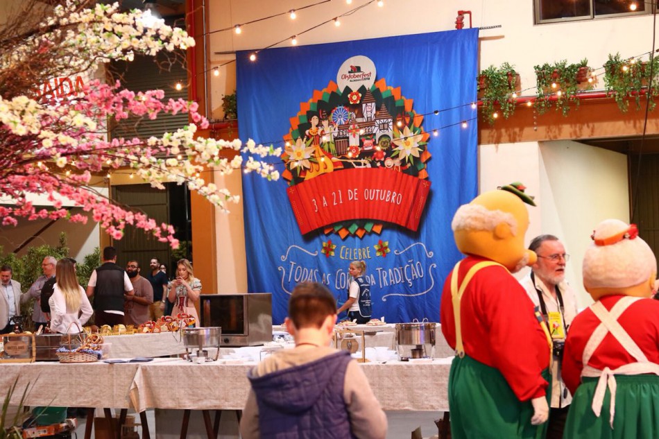 Oktoberfest Blumenau lança 35ª edição com evento exclusivo