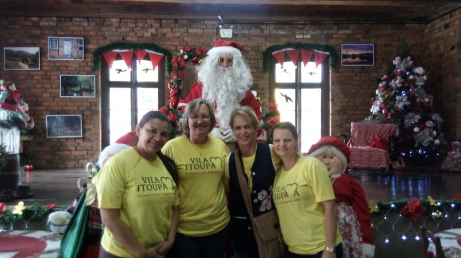 Escolas da região Norte visitam programação de Natal na Vila Itoupava