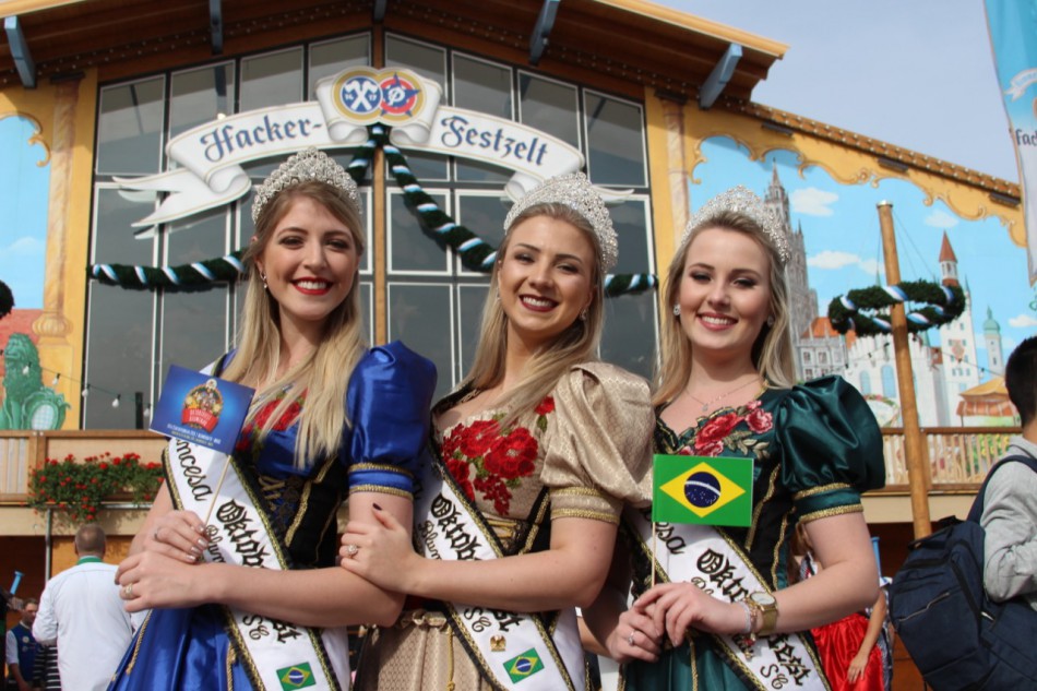 Realeza da 35ª Oktoberfest Blumenau faz sucesso na festa de Munique