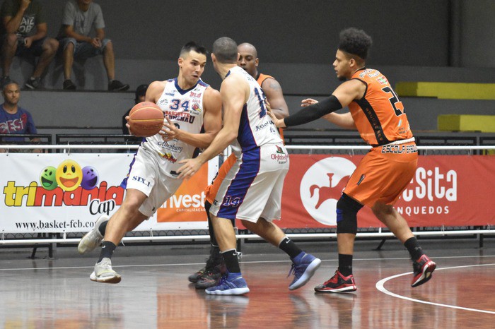 Basquete Blumenau garante vaga na fase final do Estadual