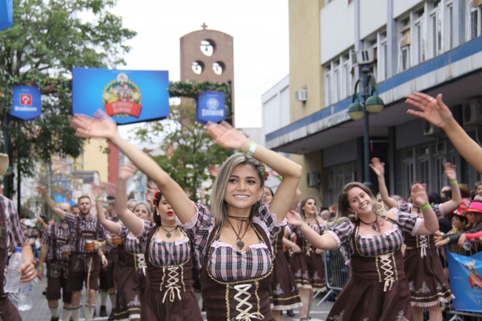Como fica o trânsito na XV de Novembro com o desfile desta quarta