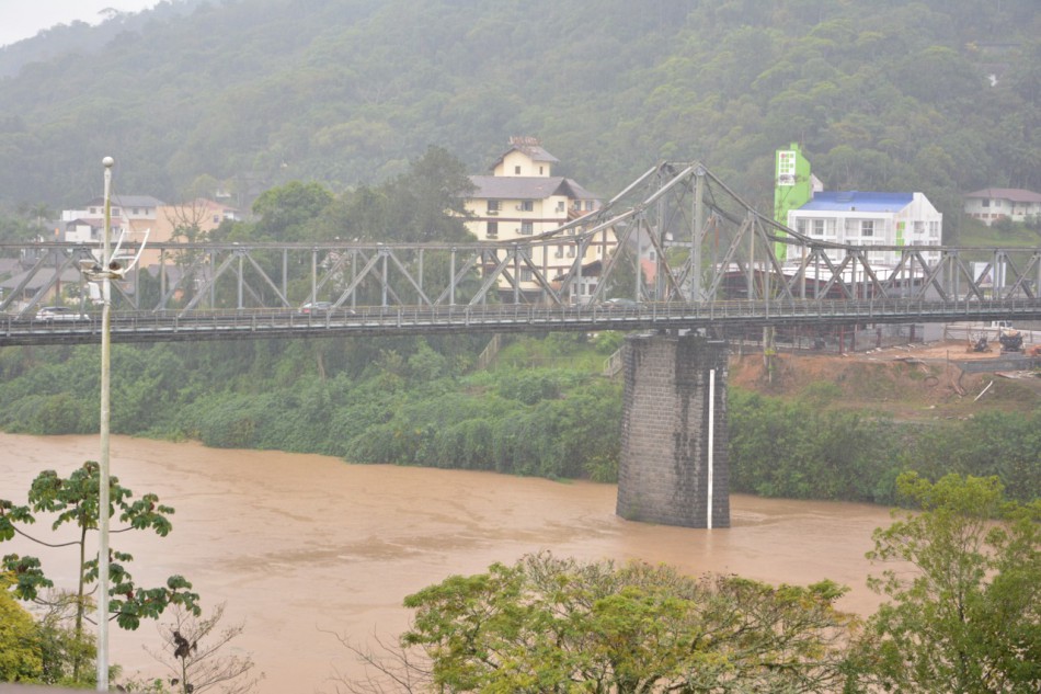 Média acumulada de chuva em Blumenau chega a 99 milímetros