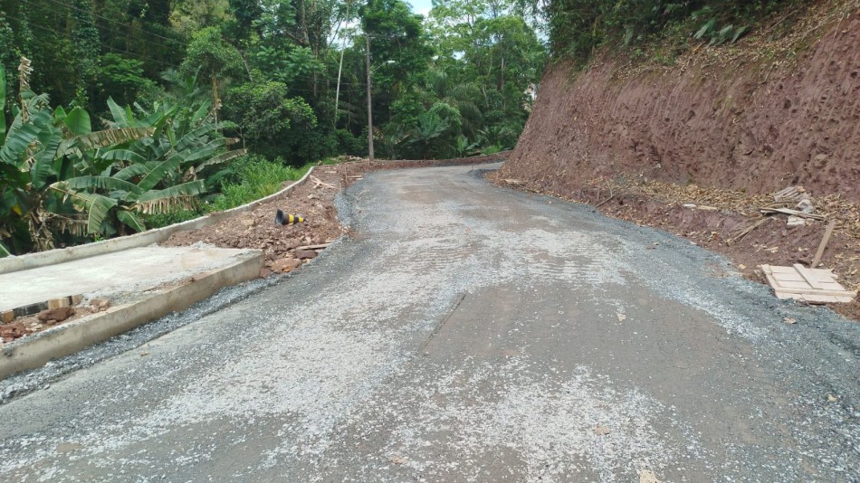 Morro do Aipim fica interditado para etapa de pavimentação em dois trechos