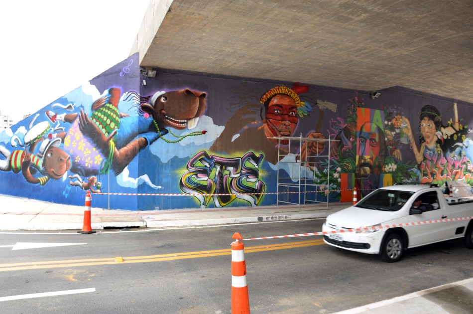 Prolongamento da Humberto de Campos exibe painéis grafitados