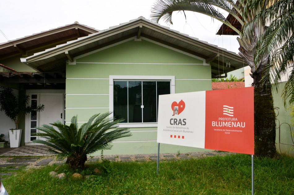 Idosos e adolescentes participam de encontro no Cras do Centro