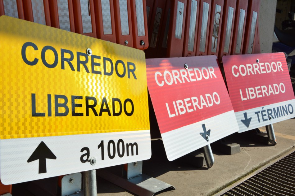 Placas indicarão a liberação de corredores de ônibus