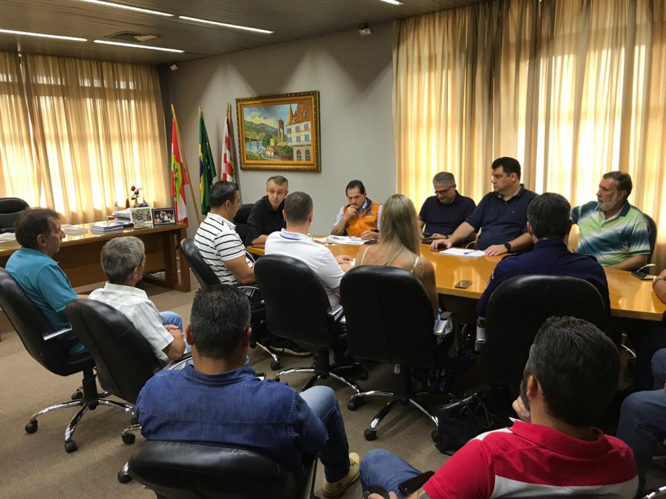 Prefeitura determina primeiras ações de resposta ao temporal desta quinta
