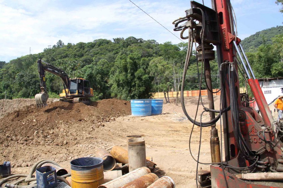 Ponte que liga Rua Amazonas a Hermann Huscher segue em construção