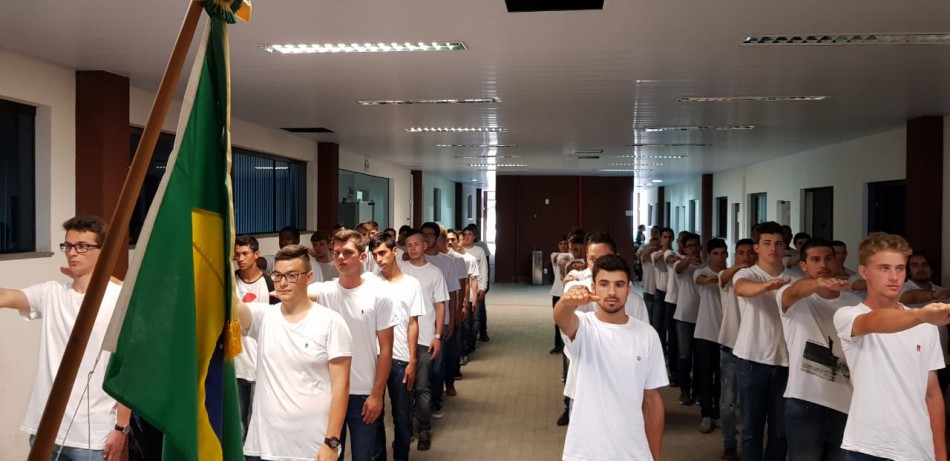 Último juramento à bandeira de 2018 reúne 46 jovens