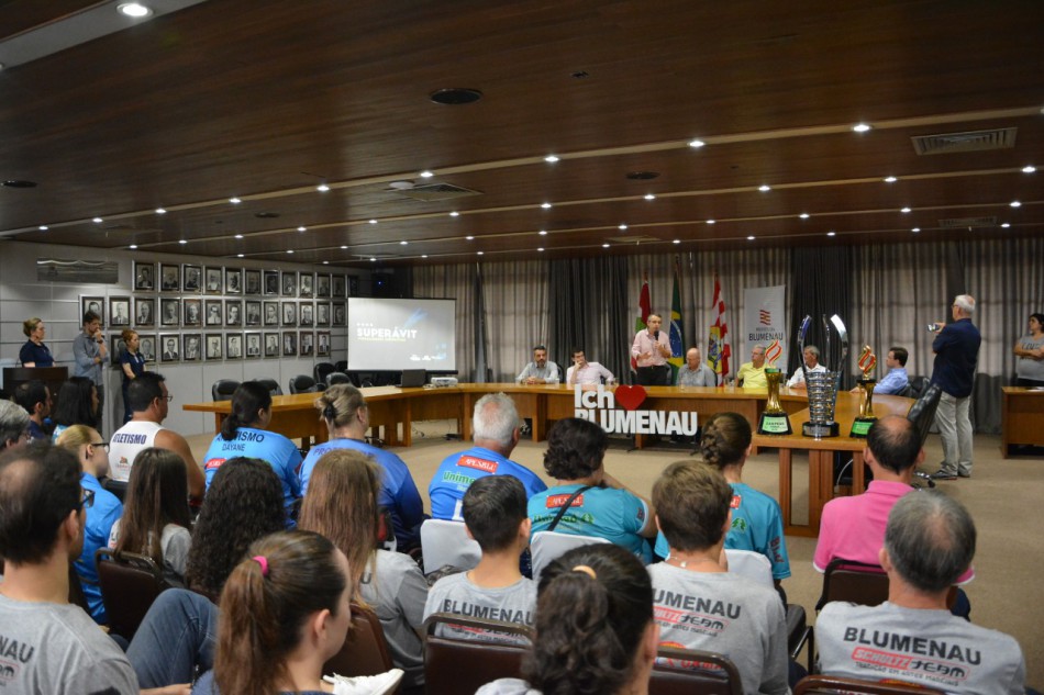 Modalidades esportivas recebem recursos do superávit da Oktoberfest