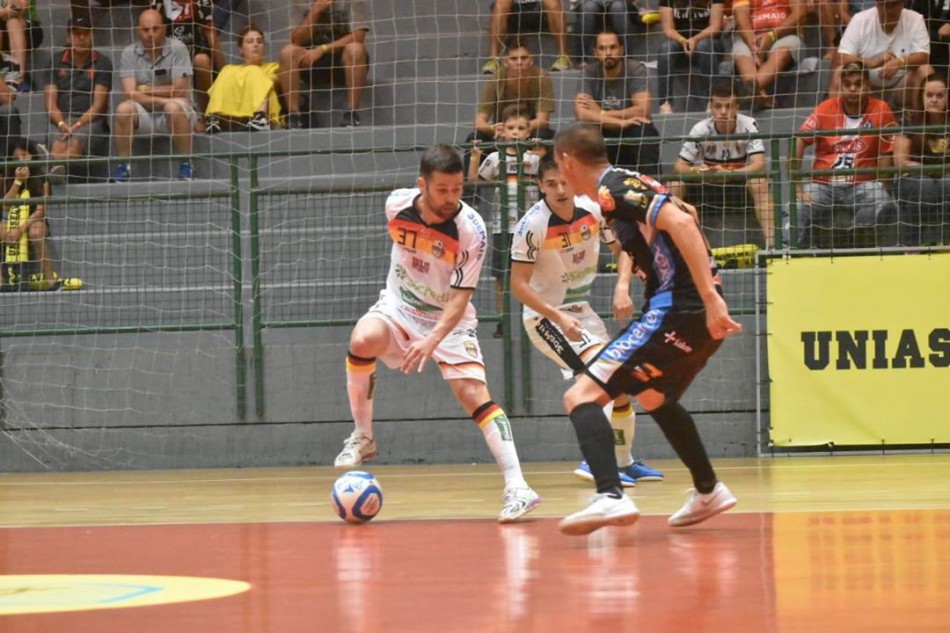 Blumenau empata com campeão nacional na abertura da Copa Uniasselvi