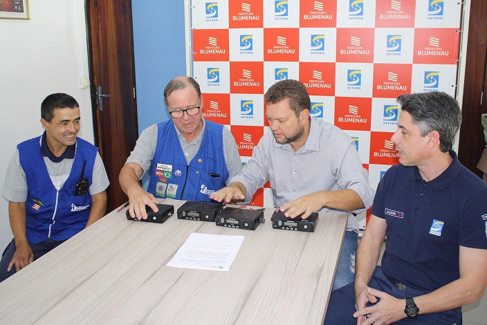 Seterb doa equipamentos para Clube de Radioamadores de Blumenau