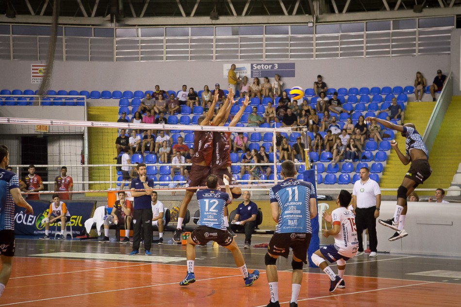 Vôlei masculino vai até o RS para defender liderança da Superliga B