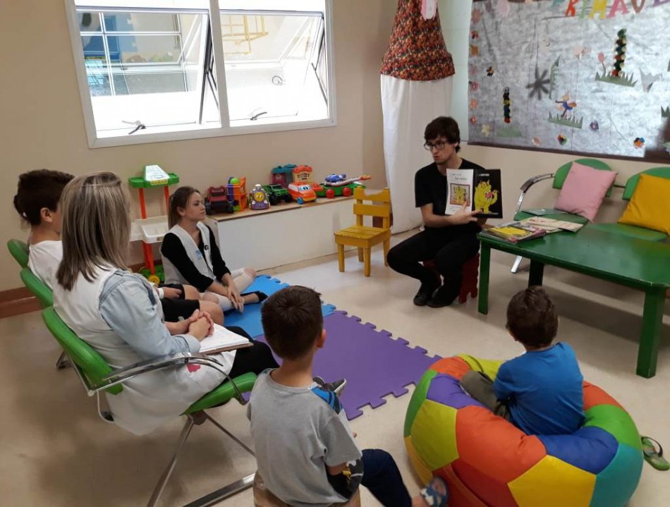 Contação de Histórias no Ambiente Hospitalar encerra programação do ano