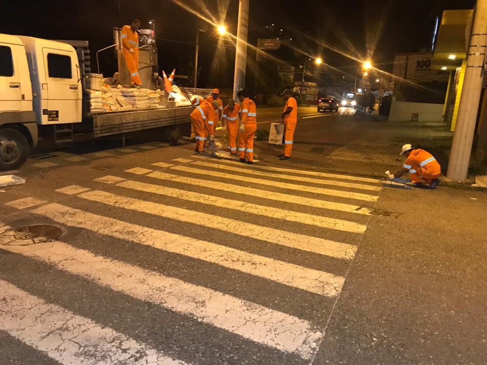 Prefeitura reforça sinalização viária das principais ruas do município