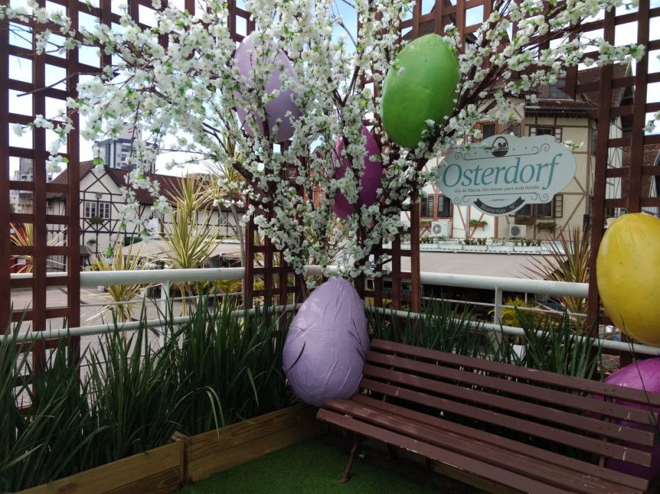 Montagem da estrutura da Osterdorf é iniciada em Blumenau
