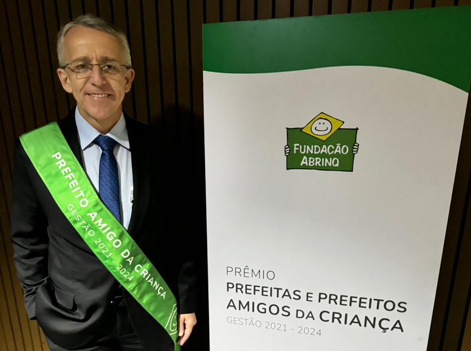 Blumenau recebe prêmio Prefeito Amigo da Criança