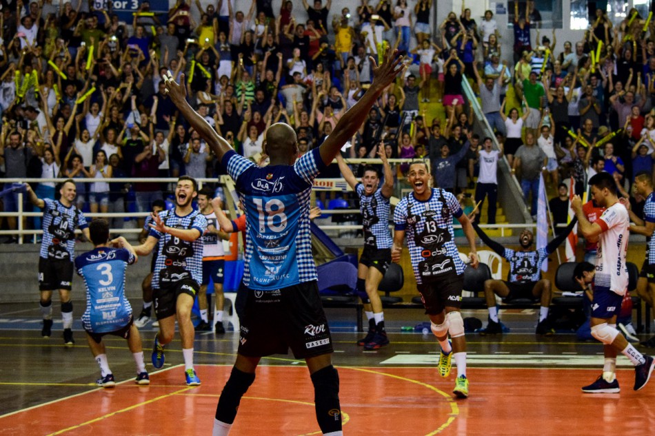 Blumenau vence e se classifica para a elite do vôlei nacional