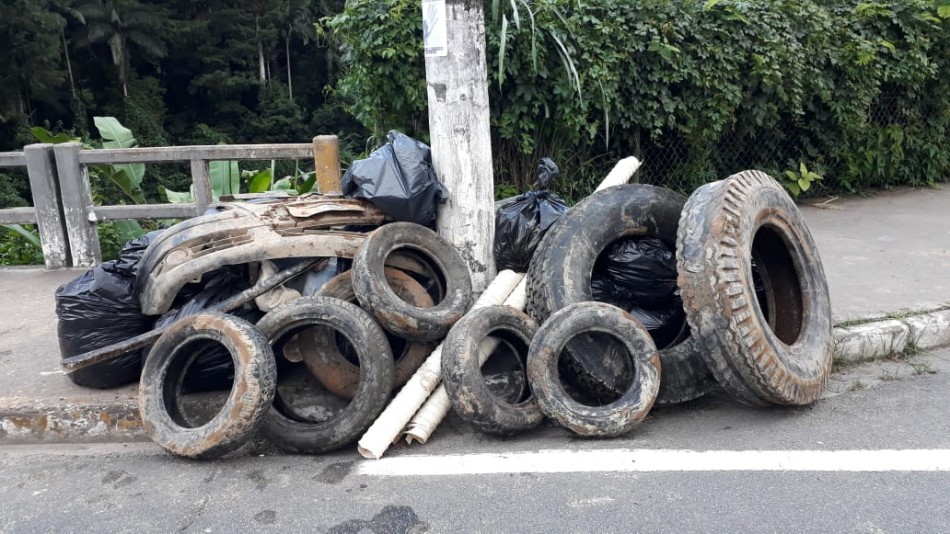 Samae recolhe 400 kg de lixo do Ribeirão Garcia