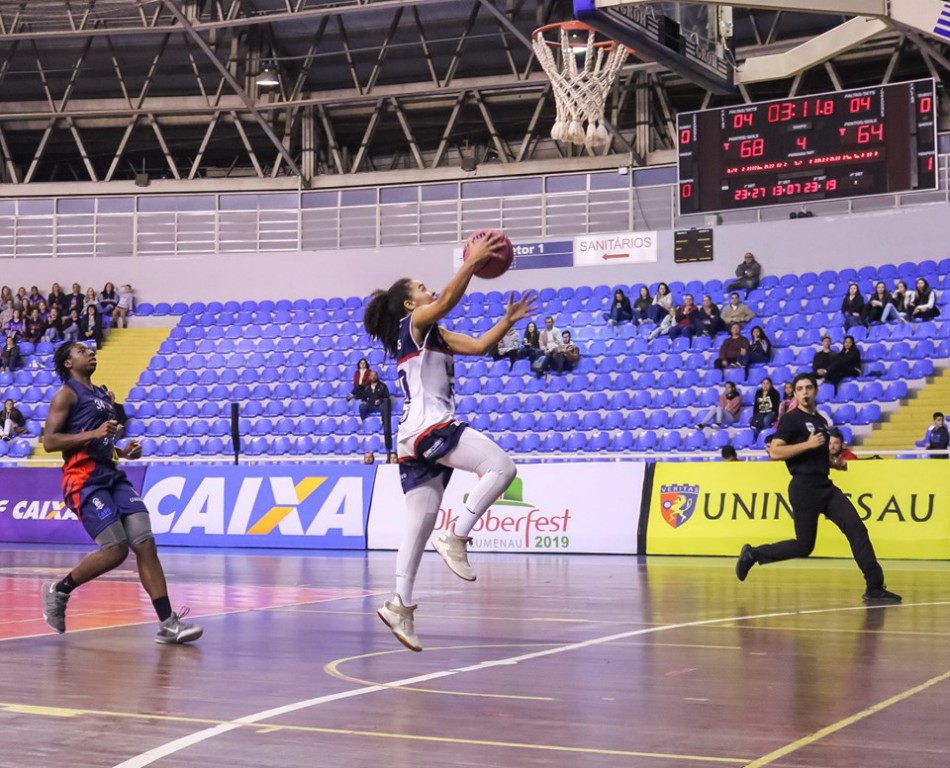 Blumenau inicia disputa dos playoffs da Liga Nacional