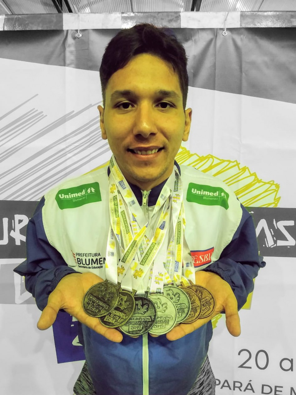 Atleta blumenauense conquista medalhas nas Surdolimpíadas