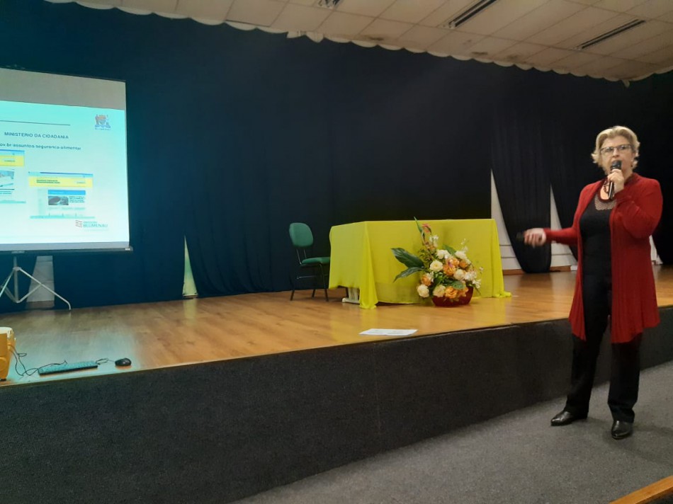 Gerência de Segurança Alimentar e Nutricional realiza palestra em Gaspar