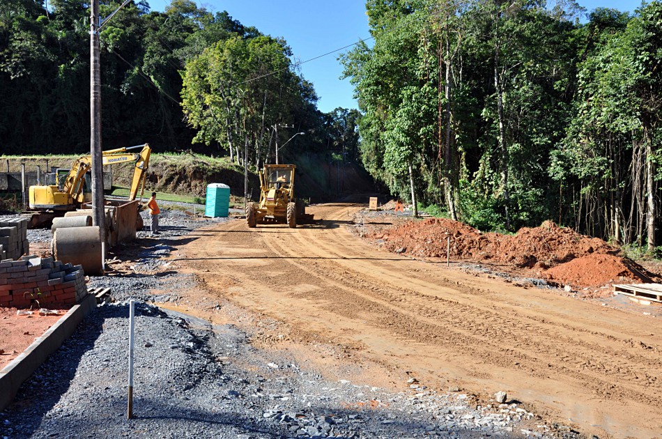 Obra altera o trânsito em trecho da Rua Arnold Hemmer