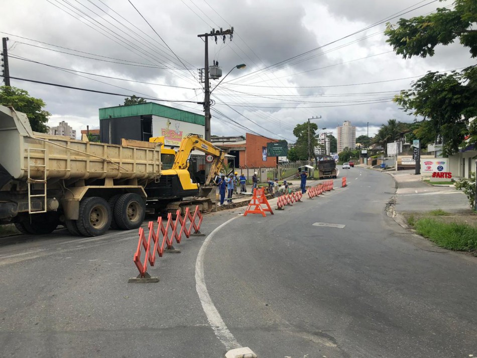 Rua 25 de julho tem trânsito modificado para obras do Samae