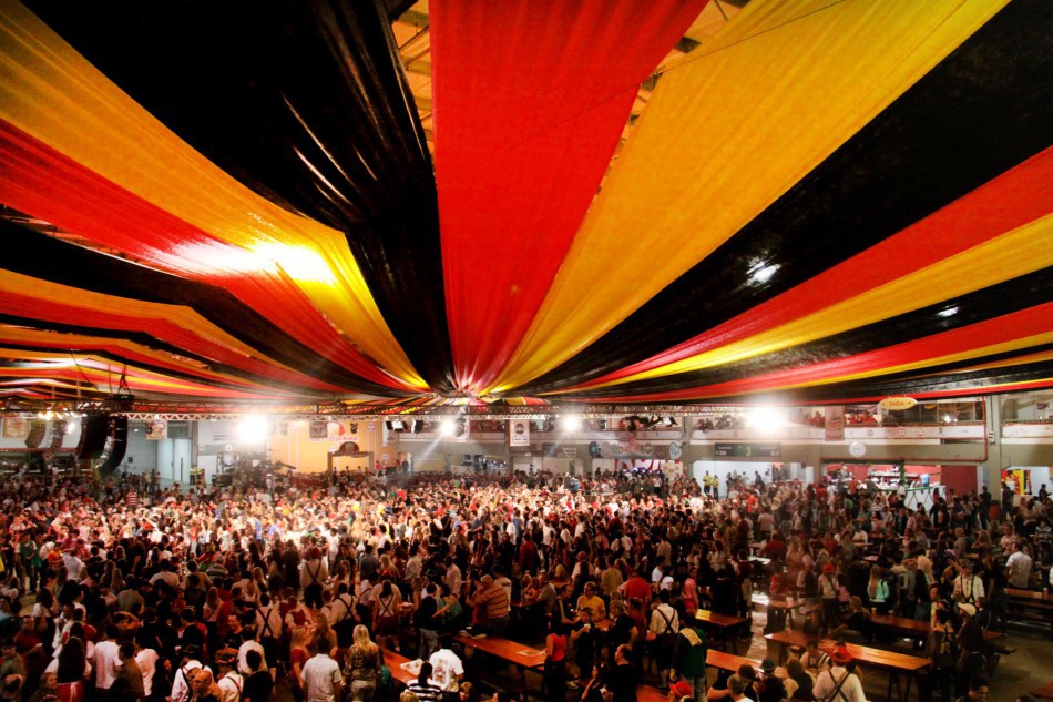 Comissão de Segurança da Oktoberfest recebe planta oficial da festa