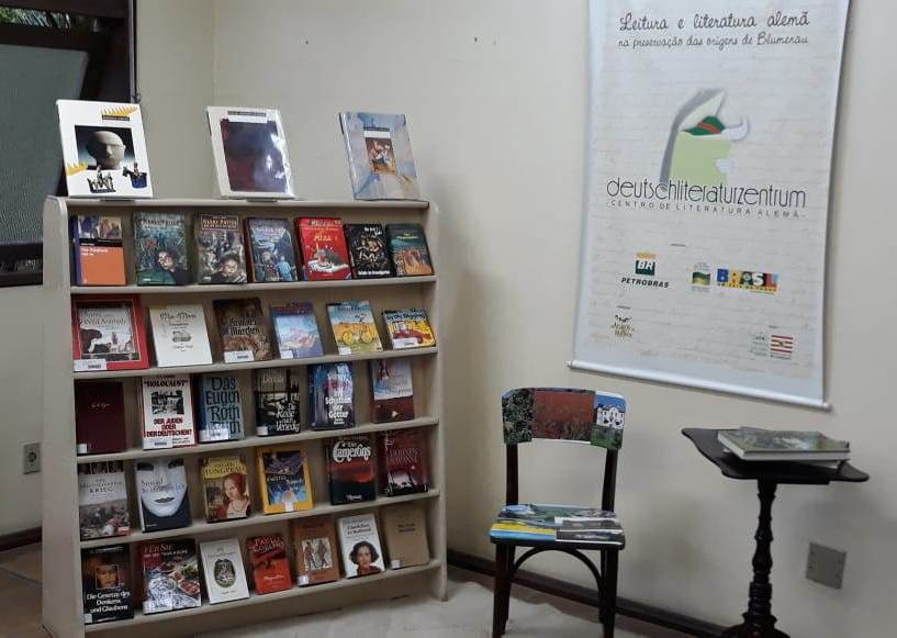 Biblioteca Municipal expõe livros escritos em alemão