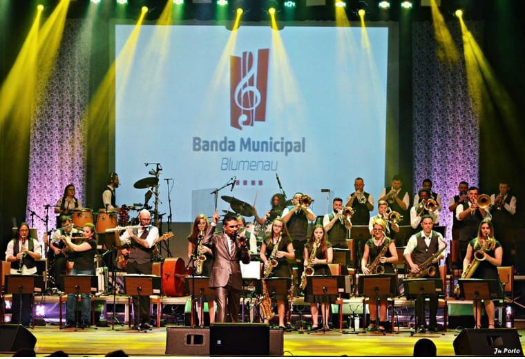 Banda Municipal festeja 57 anos com duas noites de casa cheia