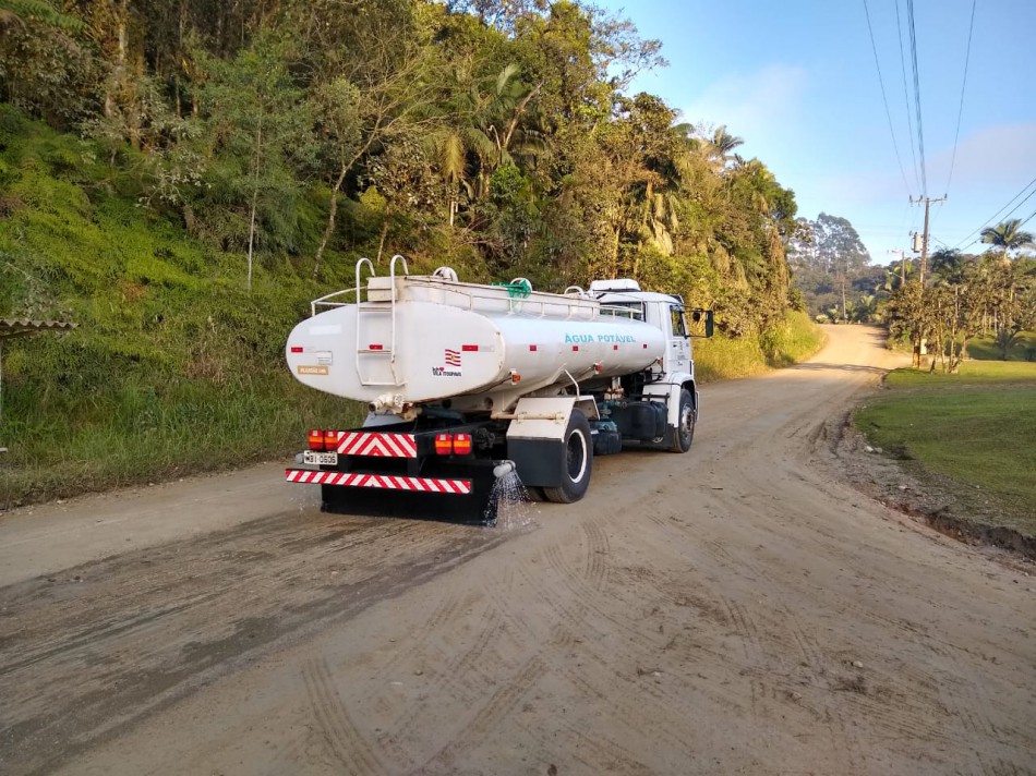 Intendência da Vila Itoupava reinicia serviços com caminhão-pipa