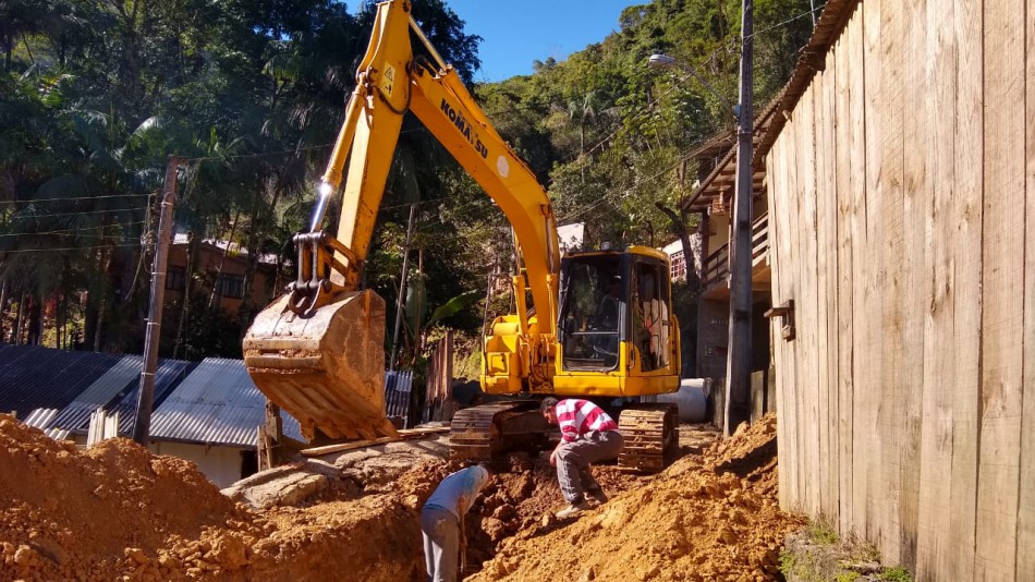  Prefeitura pavimenta Rua Carlos Henrique Mulhmann