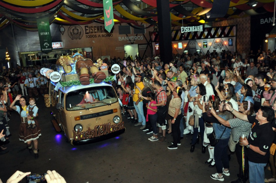 Quarto desfile oficial da 36ª Oktoberfest está marcado para esta quinta